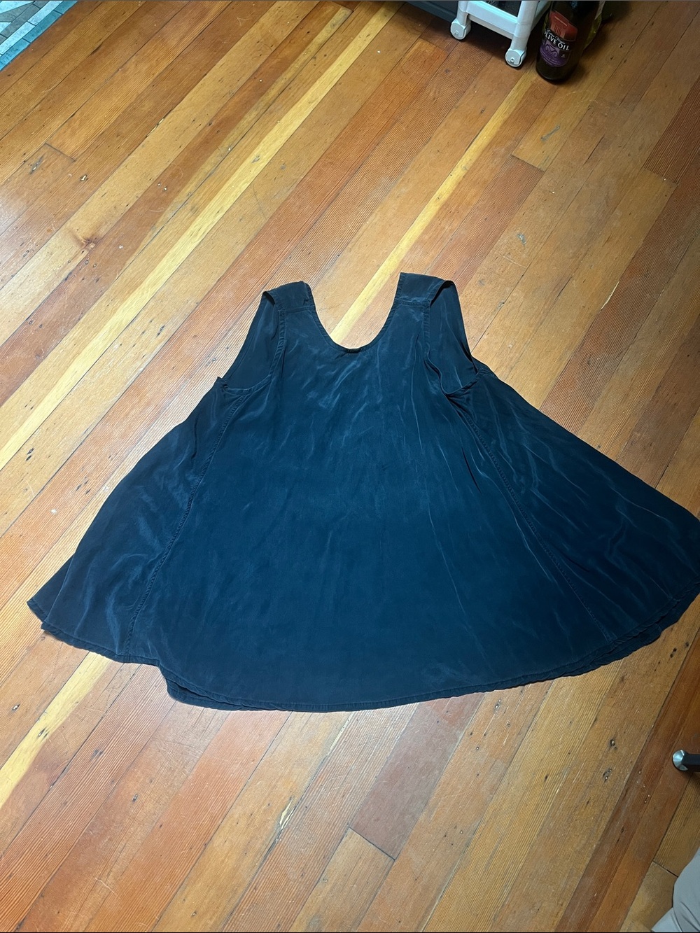Elizabeth Suzann Size L washable silk Sleek Black Sleeveless Shift Top